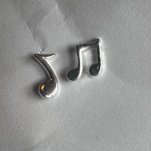 Oorbellen muzieknoot (zilverkleurig, knop)